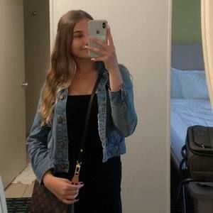 Meet your Posher, Crystal